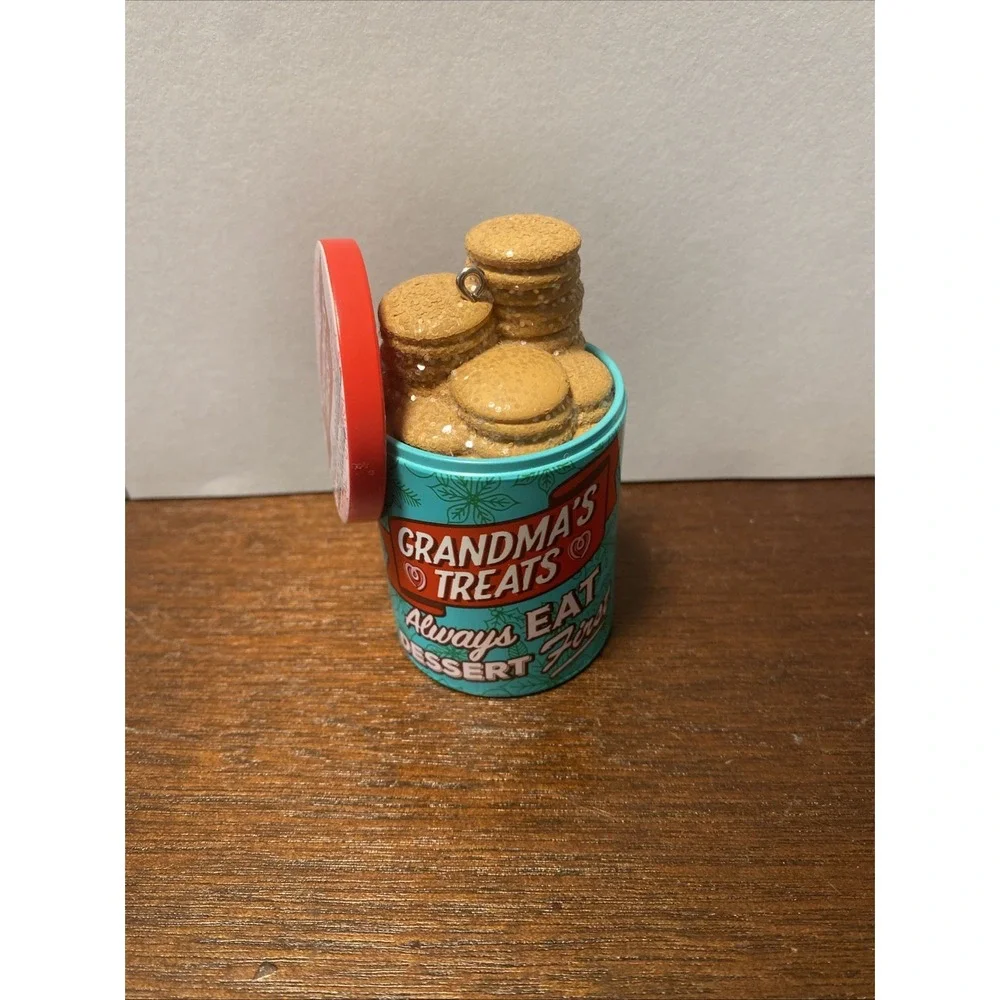 Hallmark Keepsake Ornament 2018 Grandma's‎ Cookie Jar QG01873